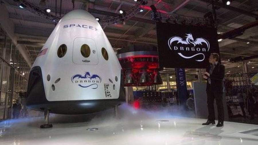 В 2018 году SpaceX запустит двух туристов в полет вокруг Луны