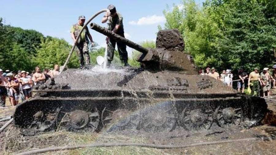 Уникальный танк Т-34 подняли с семиметровой глубины со дна Дона. Фото