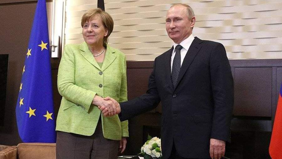 Путин предложил Меркель обсудить ситуацию в Сирии и на Украине