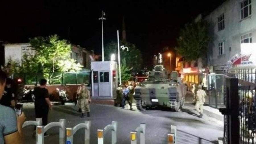 Военный вертолет открыл огонь в Анкаре. Видео
