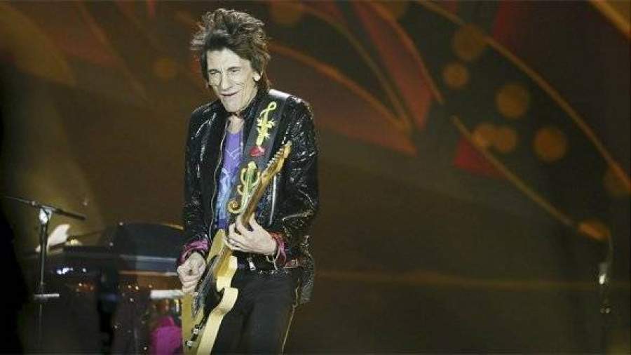Гитаристу The Rolling Stones подарили близняшек накануне 69-летия