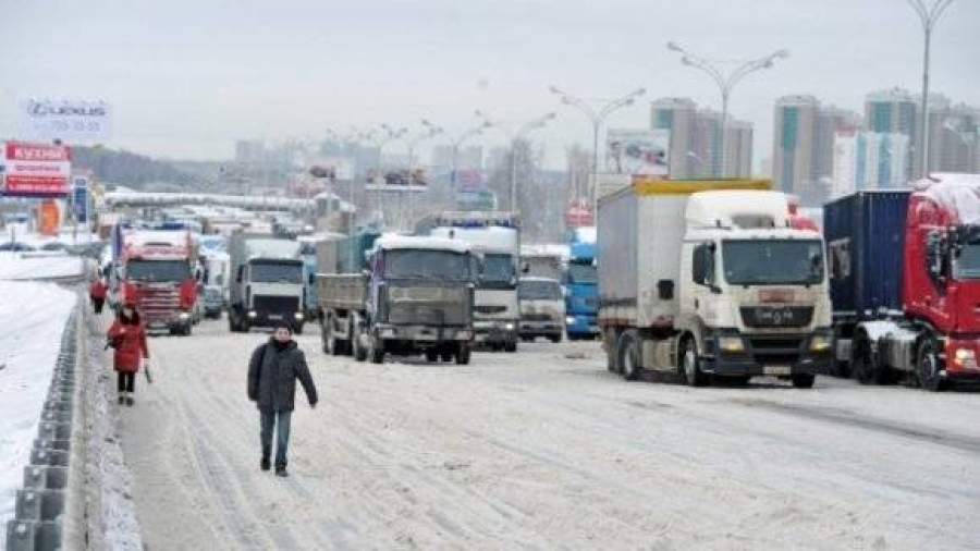 Киев объяснил отказ пропускать в Молдавию фуры с российским грузом