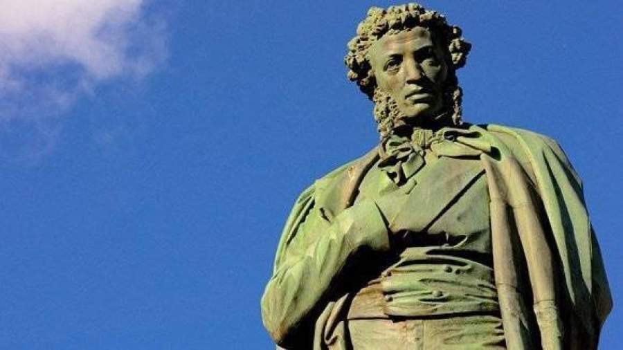 Памятник Пушкину поменяет цвет после реставрации