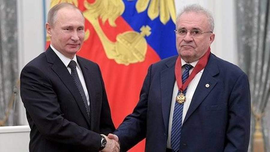 Путин вручает госнаграды в Кремле