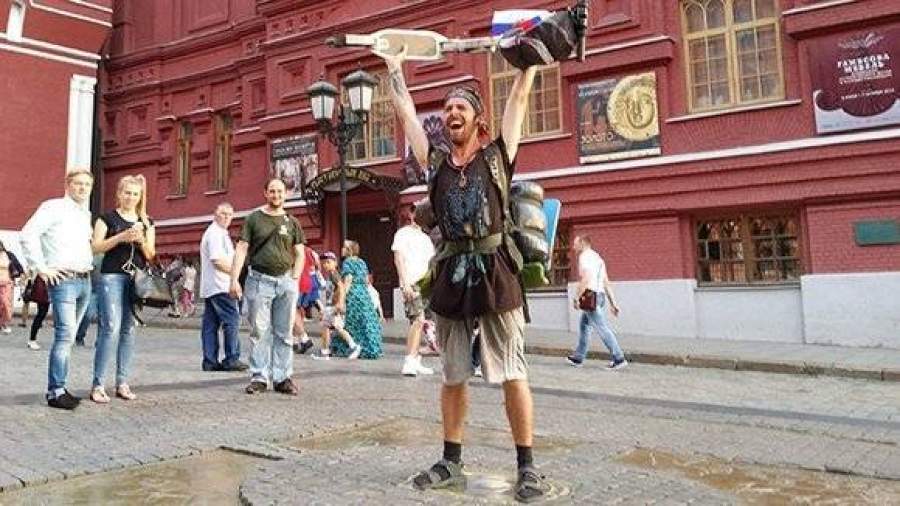 Житель Петербурга добрался до Москвы за шесть дней на самокате