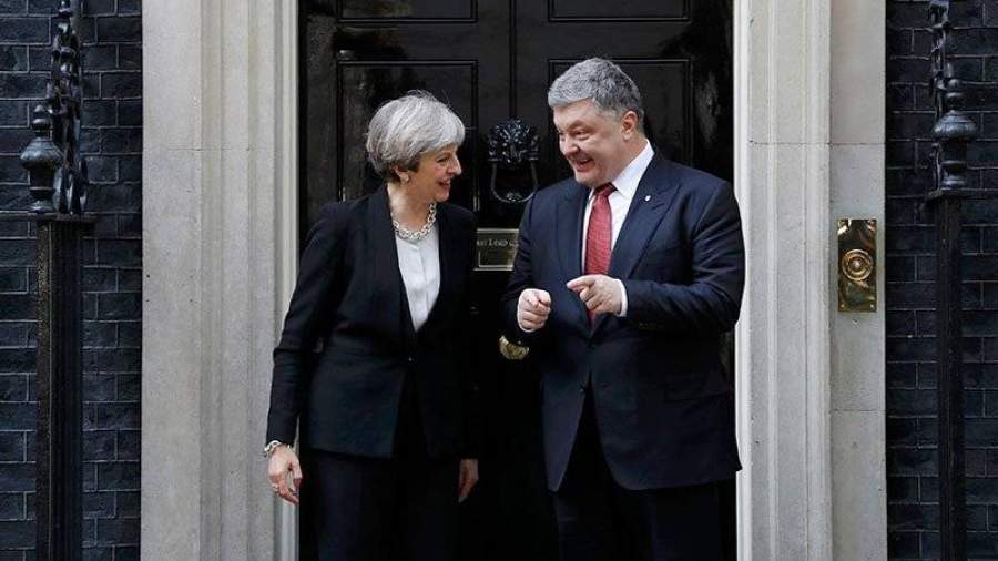 Порошенко и Мэй поддержали режим санкций против России