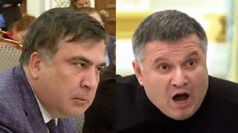Появилось видео стычки Авакова и Саакашвили, где министр кидает стакан