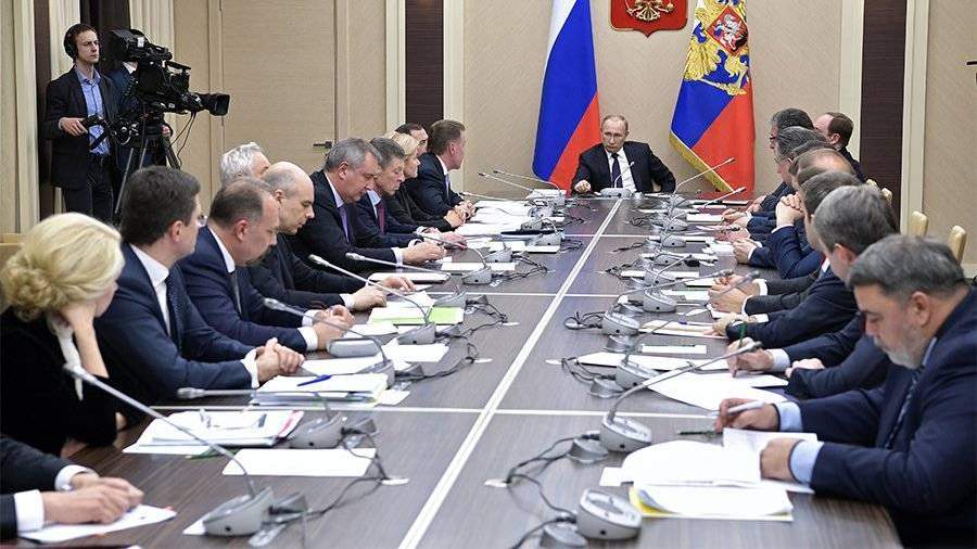 Путин поручил рассмотреть вопрос об изменении ценообразования при гособоронзаказах Путин поручил рассмотреть вопрос об изменении ценообразования при гособоронзаказах