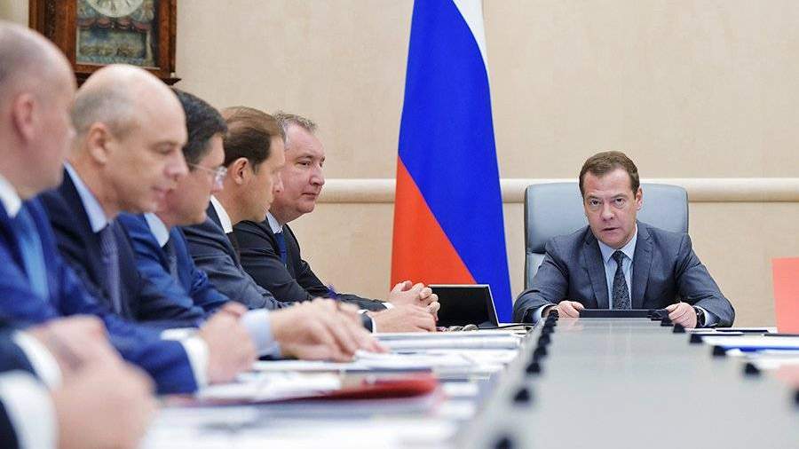 Медведев: Производители электромобилей получат 900 млн руб. субсидий