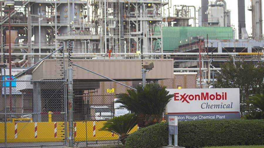 ExxonMobil оштрафовали в США на $2 млн за сделки с «Роснефтью» ExxonMobil оштрафовали в США на $2 млн за сделки с «Роснефтью»