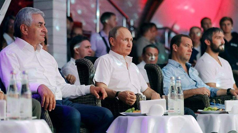 Путин приехал на 8-ой международный турнир по боевому самбо в Сочи