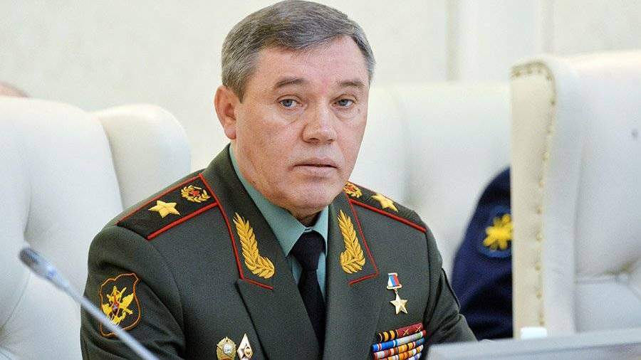Руководитель Генштаба РФ наградил сирийского генерала за высадку десанта в тыл ИГ