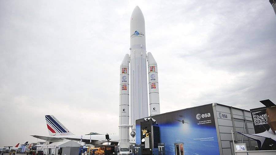 Ariane 5 вывела два спутника на орбиту Земли