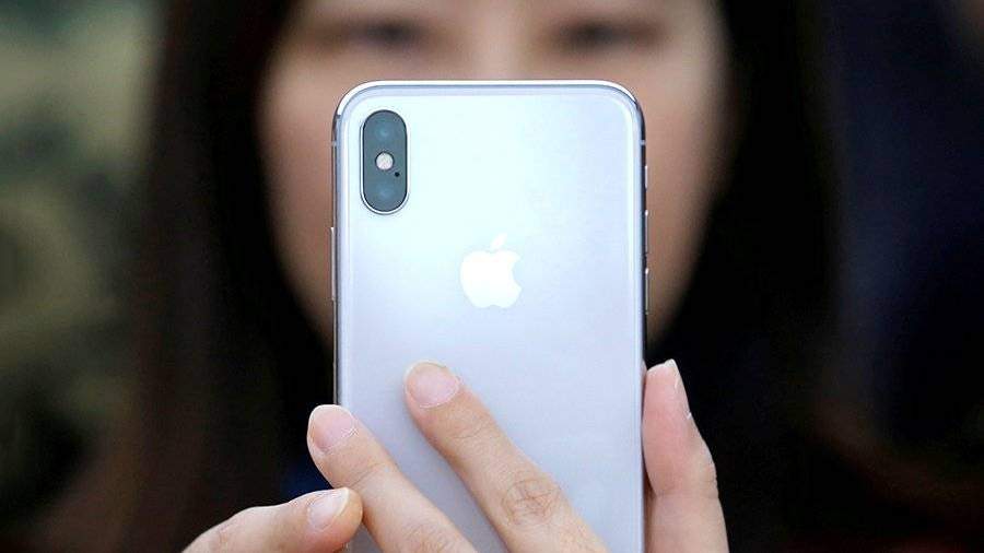 Новый iPhone «прячет» интимные фото в папку, которую нельзя удалить