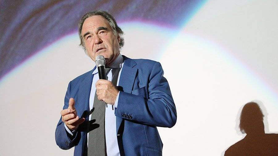 Звезда Playboy поведала, как Оливер Стоун лапал ее за грудь Звезда Playboy поведала, как Оливер Стоун лапал ее за грудь