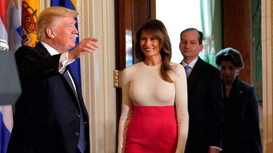 Melanyu Tramp Raskritikovali V Socsetyah Za Otkrovennyj Naryad Novosti Izvestiya 09 10 2017