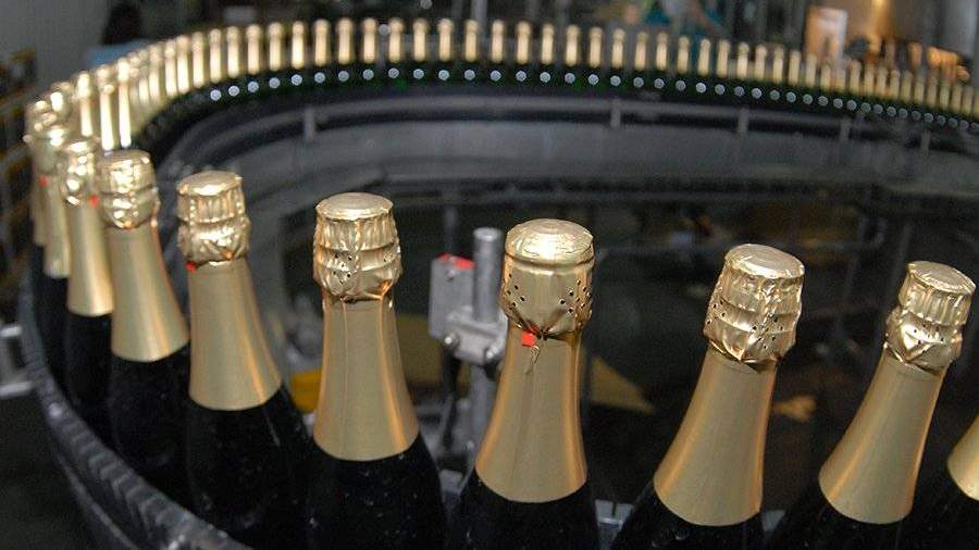 Специалисты спрогнозировали цены на шампанское к Новому году
