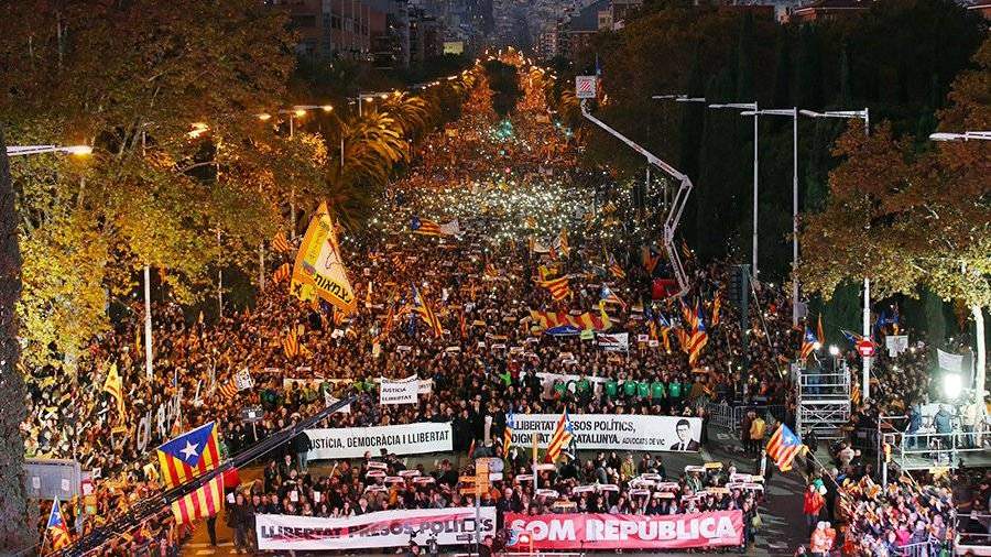 На улицы Барселоны вышли 750 тыс. приверженцев независимости Каталонии