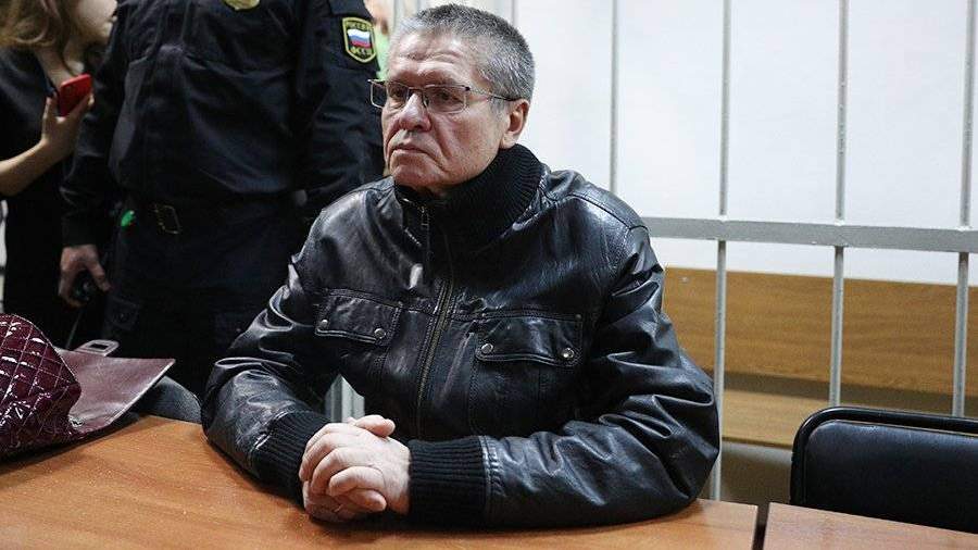 Защита Улюкаева отказалась снова вызывать в суд Сечина