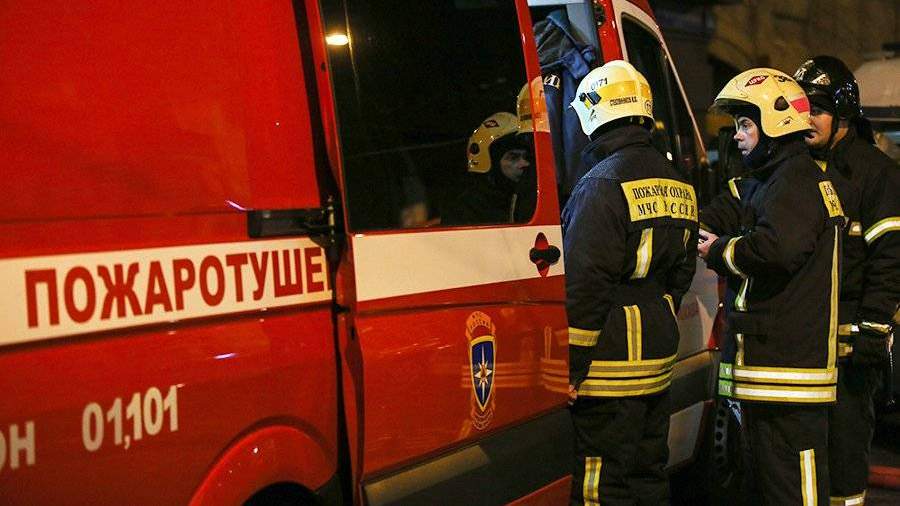 Один человек умер при ночном пожаре в российской столице Один человек умер при ночном пожаре в российской столице