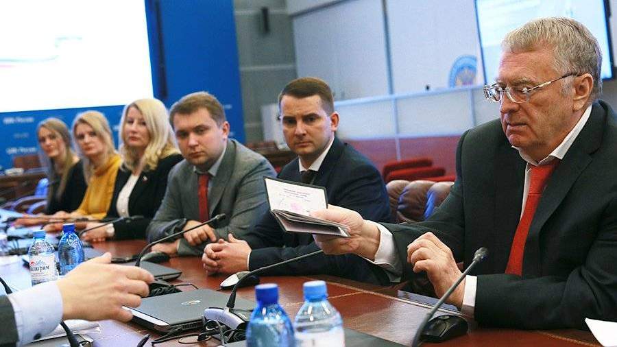 Жириновский стал первым официальным кандидатом в президенты РФ — Шестые выборы