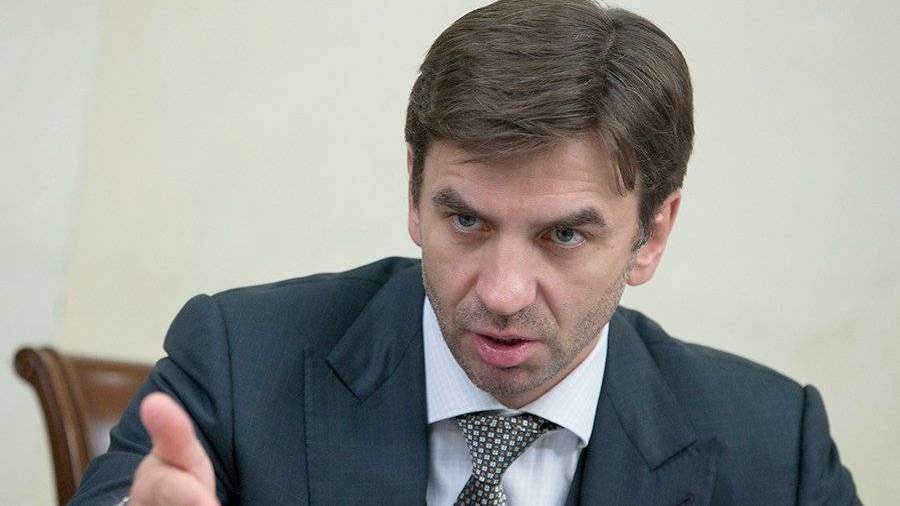 Министр Михаил Абызов предложил разрешить курение в клиниках
