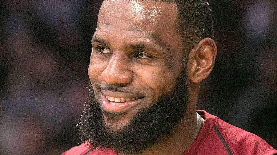 Lebron Dzhejms Oficialno Stal Igrokom Lejkers Novosti Izvestiya 10 07 2018