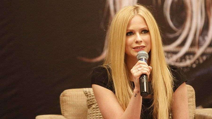 Смотреть Daniela Avril Lavigne порно видео онлайн