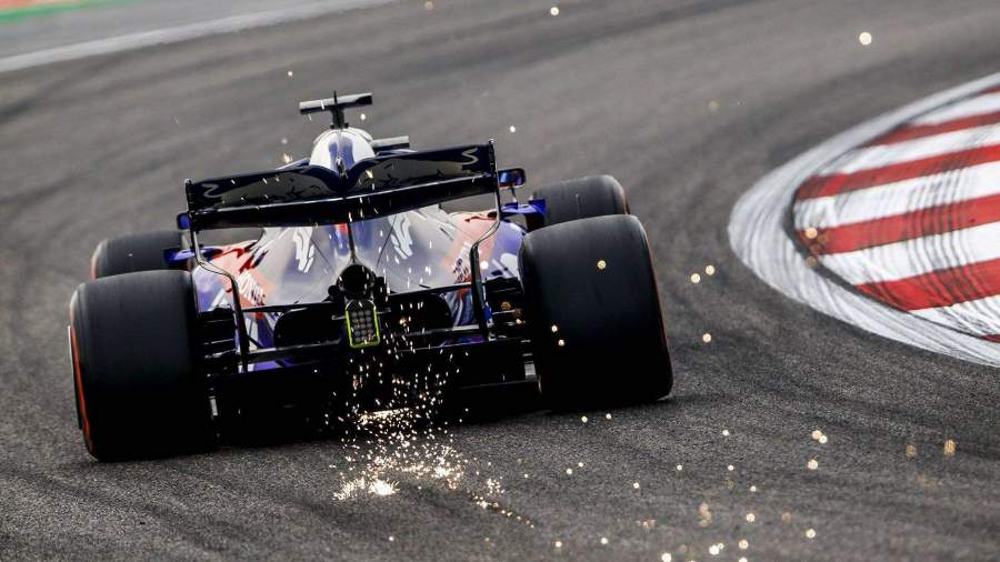 Квят врезался в два болида на «Формуле-1»

