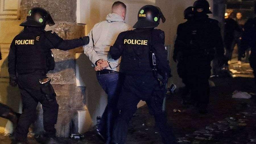 anglijskie futbolnye fanaty podralis s policejskimi v prage novosti izvestiya 12 10 2019