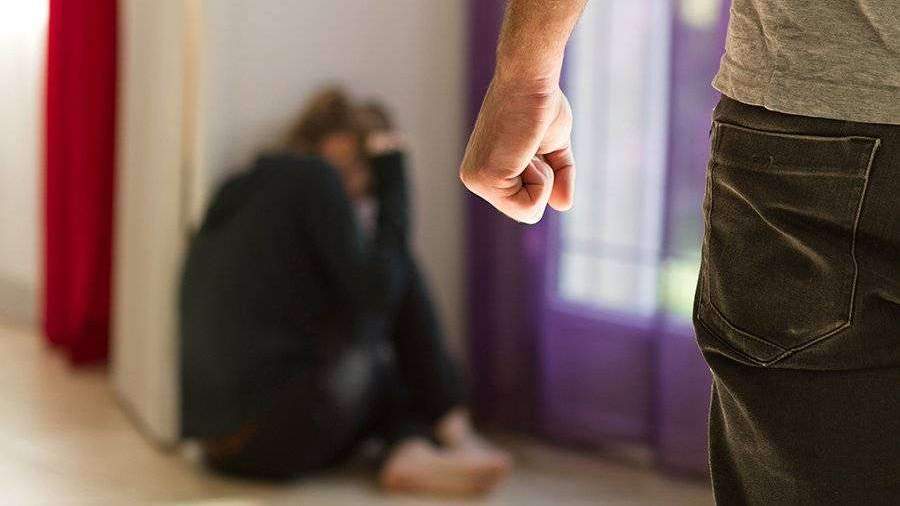 Психолог рассказала о признаках домашнего насилия в семье | Новости | Известия | 29.11.2019
