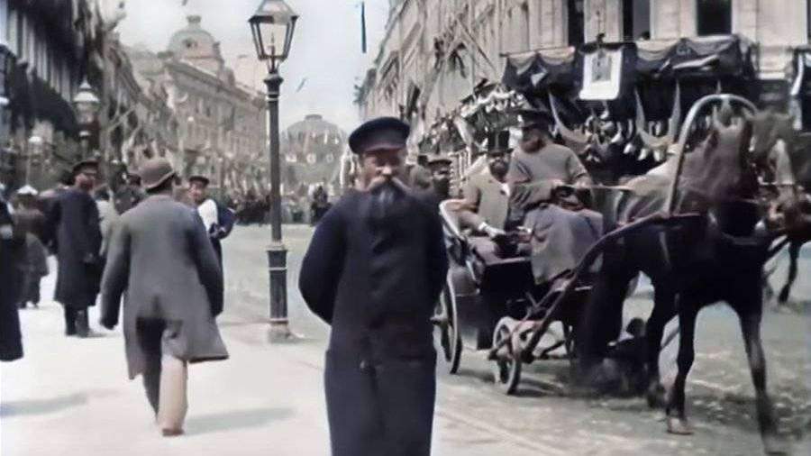 Нейросеть раскрасила первое видео о Москве 1896 года