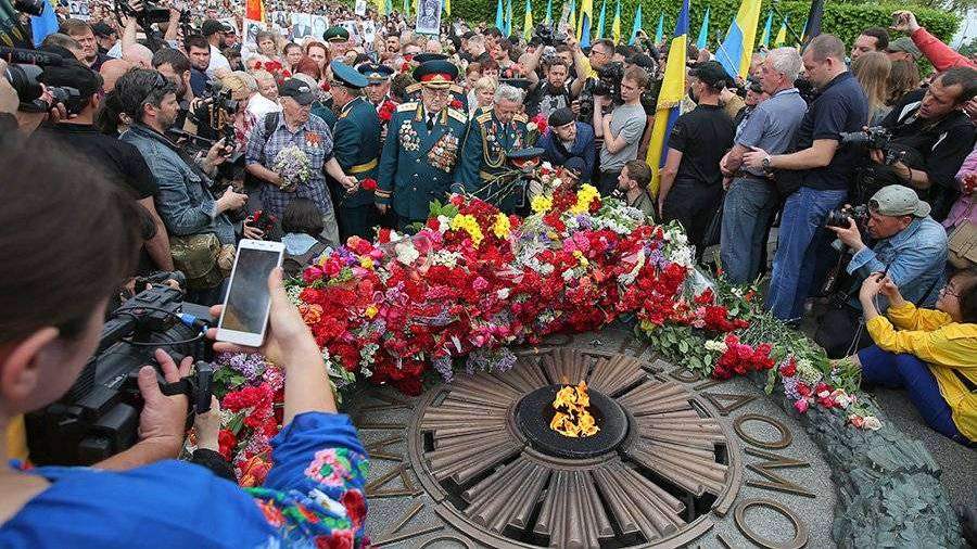 В Госдуме прокомментировали отказ Киева праздновать День Победы
