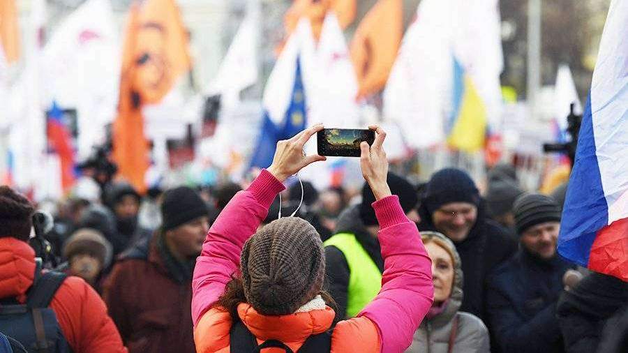 В Москве около 8 тыс. человек вышли на акцию памяти Немцова
