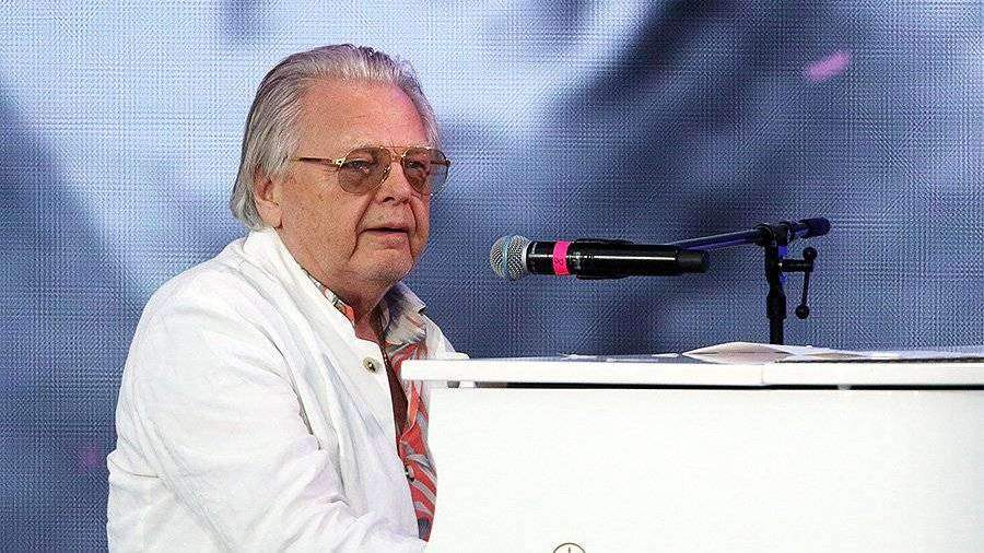 Путин поздравил с 75-летием певца Юрия Антонова
