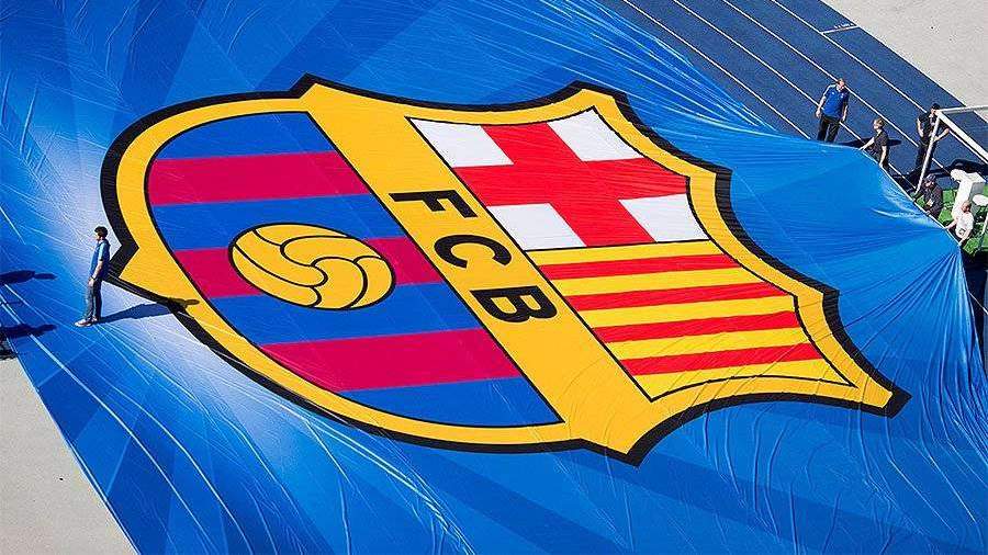 «Барселона» сократила зарплаты футболистам для выплат сотрудникам ФК
