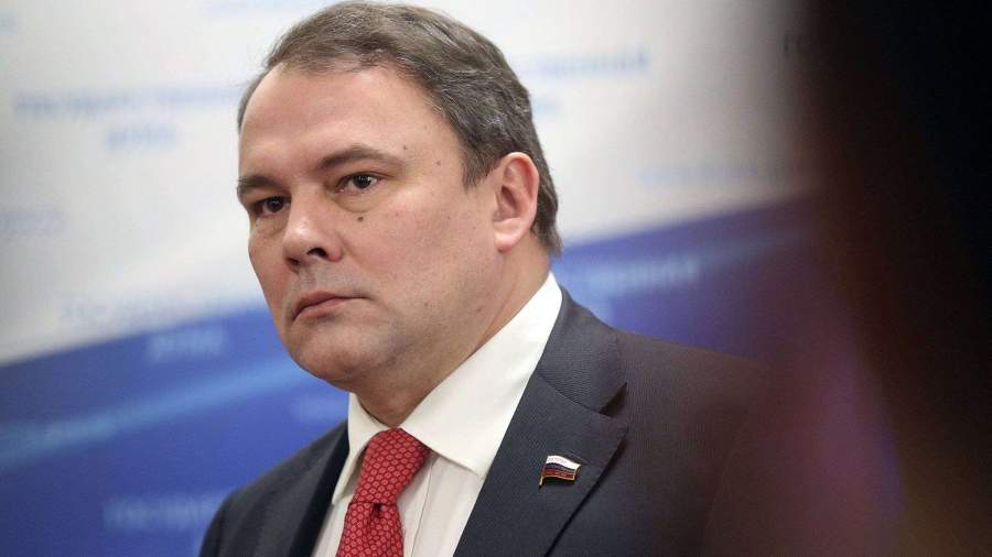 Толстой «самоизолировался» после поездки во Францию
