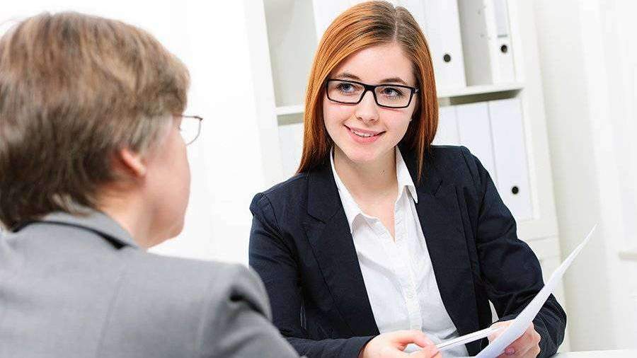 Более половины россиян отказались бы рекомендовать своего работодателя