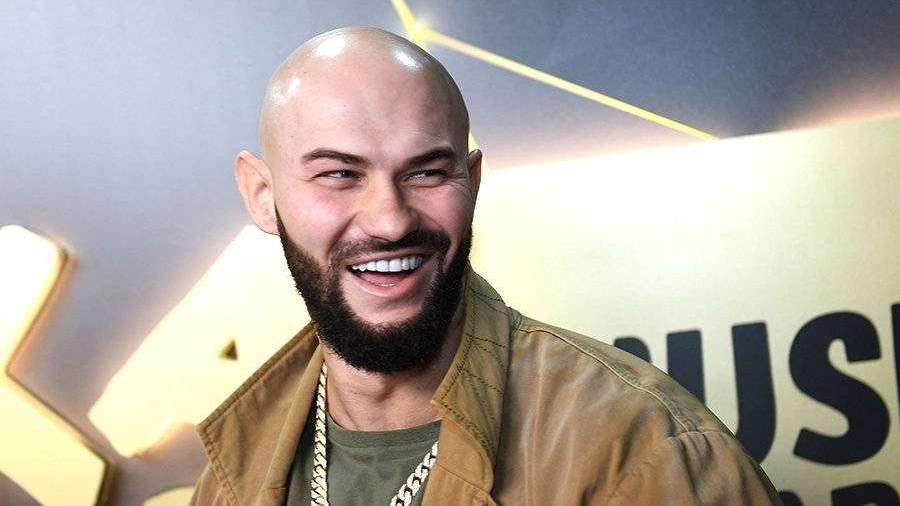 Джиган показался в Instagram со сбритыми бровями
