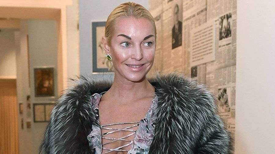 Волочкова унизила журналистку после вопроса о вечеринке с сухим льдом
