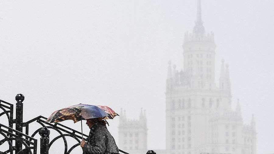 Синоптики пообещали Москве теплую субботу с небольшим дождем
