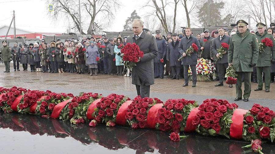 Путин заявил о вечной памяти подвига всех защитников Родины
