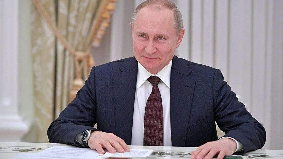 Путин поздравил российских женщин с 8 Марта
