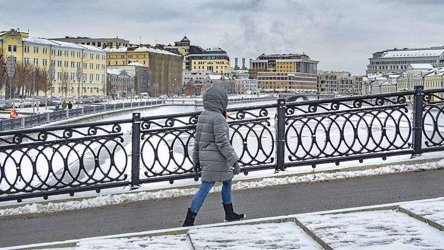 Синоптики пообещали москвичам снежные выходные
