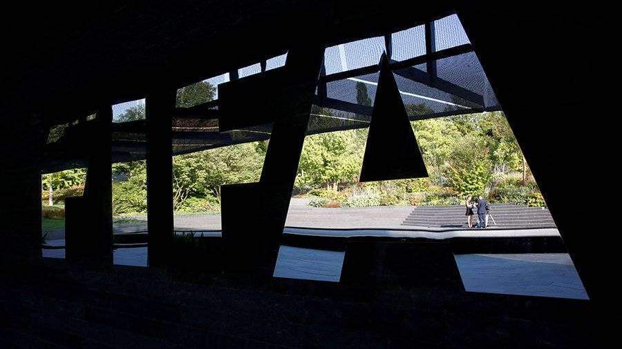 ФИФА предложила продлить контракты игроков до фактического окончания сезона

