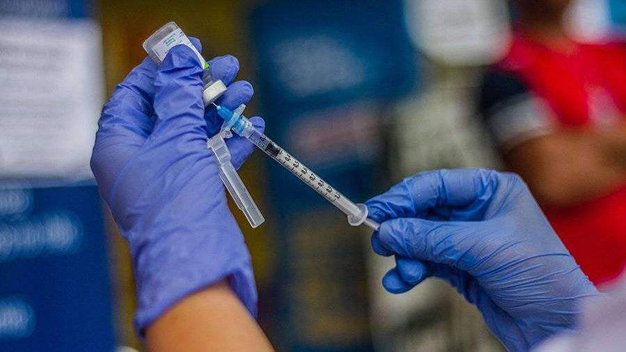 Заслуженный врач России дал прогноз о появлении вакцины от коронавируса

