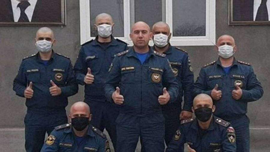 В Чечне спасатели побрились налысо в рамках акции против COVID-19
