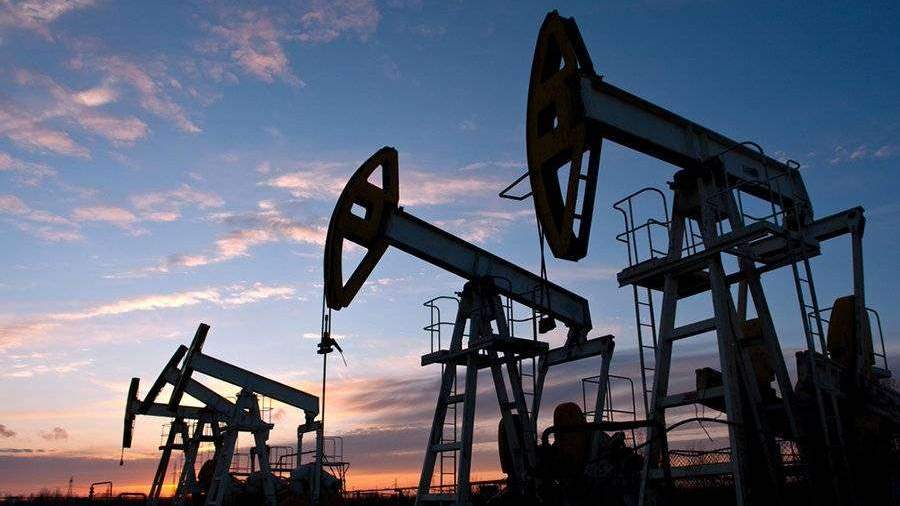 Продавцы начали доплачивать покупателям нефти WTI почти по $40 за баррель |  Новости | Известия | 20.04.2020