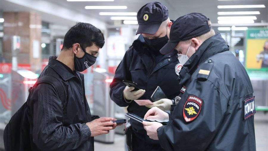 Около 3 тыс. протоколов за выход из дома составили за выходные в Москве
