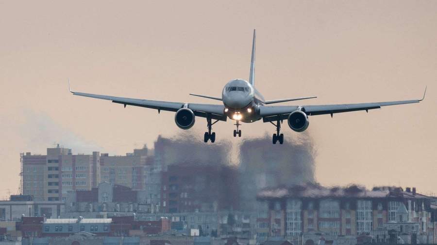 В Омске отправят на карантин прилетевших из Москвы и Санкт-Петербурга
